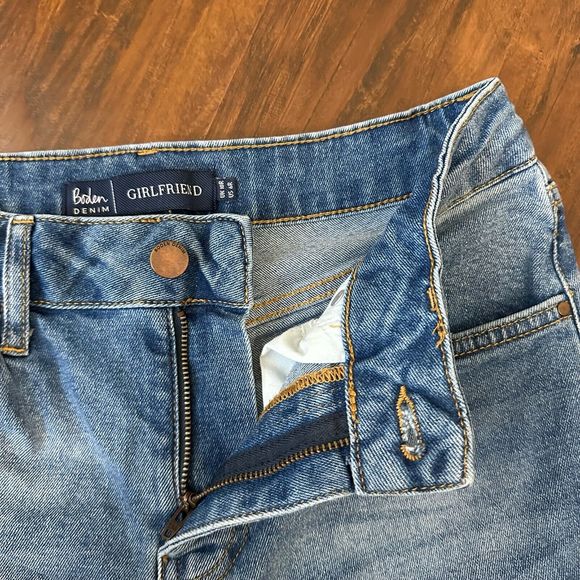 BODEN Denim Cut-Off Girlfriend Jeans in Vintage Wash - Picture 3 of 13